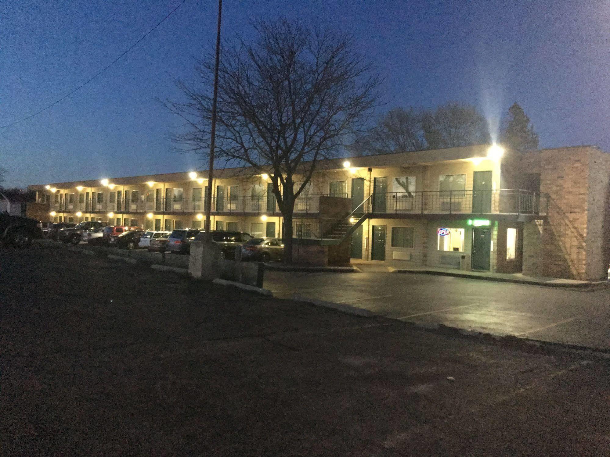Thunderbird Motor Inn Baraboo Eksteriør bilde